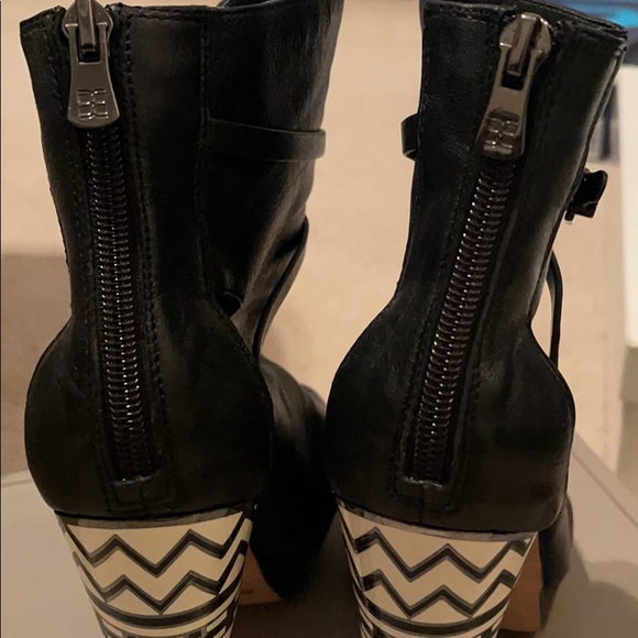 BCBGMaxAzria Heels - Picture 9 of 10